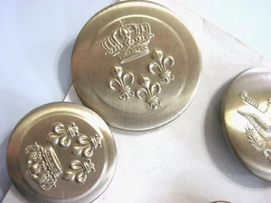 VINTAGE METAL BUTTON LOT - COLLECTOR DISPLAY CARD BOWLING - GREAT SEAL - CROWN - Picture 1 of 12