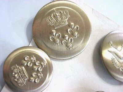 VINTAGE METAL BUTTON LOT - COLLECTOR DISPLAY CARD BOWLING - GREAT SEAL - CROWN - Image 1 of 4