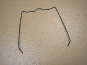 Cub Cadet 1711 682 782 1050 1811 1872 Tractor Headlight Retainer Spring 732-3011 - Picture 1 of 1
