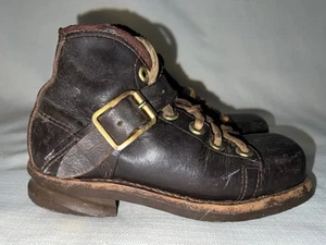 Botas de esquí o raquetas de nieve de cuero muy antiguas??   Pequeño.  Cuero duro grueso - Imagen 1 de 23
