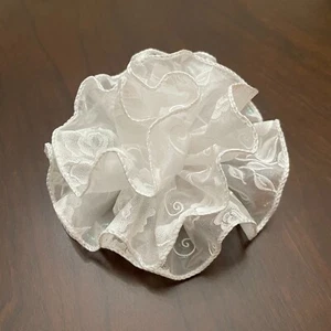 White Rose Pattern Medium Handmade Girl Hair Bow With Clip. 5"x 3.5" bow - Picture 1 of 2