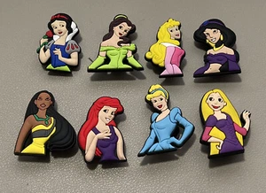 8 Disney shoe charms - Picture 1 of 2