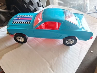 Coche de juguete vintage Tootsietoy 1965 plástico Ford Mustang GT 350 Fastback rosa azul Foto 1 de 4