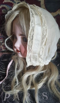 ANTIGUO GORRO DE ENCAJE RECORTADO CON CORDÓN LAZO DE CINTA PARA MUÑECAS ANTIGUAS Foto 1 de 4