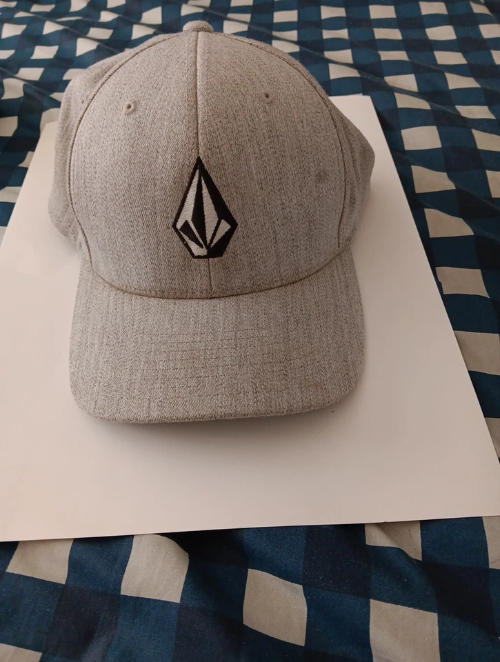 Volcom Genuine Cap Hat Men Fitted Size L/XL Gray Flexfit Hat — 第 1/1 张图片