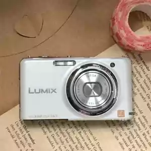 Panasonic Lumix DMC-FX77 12.0 Mega Pixels 5x Zoom Digital Camera White - 90% New - Picture 1 of 6