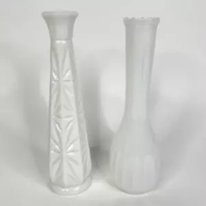 2 Vintage Strumpfhalter weiß Milchglas 9 Zoll Starburst Stern MCM Knospe Vase - Bild 1 von 7