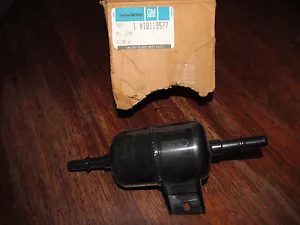 NOS 1990 91 CHEVROLET PONTIAC OLDSMOBILE FUEL FILTER GM 25121666 - Picture 1 of 2