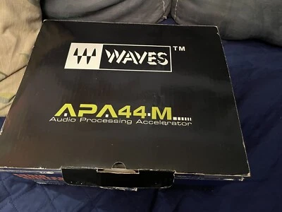 Waves APA44-M - Waves Audio Processing Accelerator software cables adaptador caja Foto 1 de 4