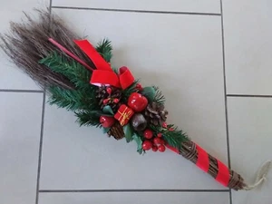 Weihnachten: Gesteck als Besen in Rot *Neu* - Bild 1 von 1