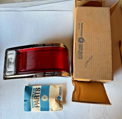 Conjunto de luz trasera izquierda nuevo de stock para Dodge Coronet 1965, Coronet 440 2585120 Foto 1 de 2