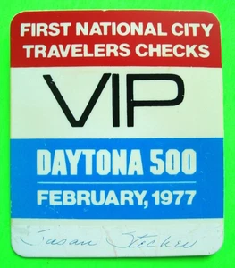 INSIGNIA VIP DAYTONA 500 1977 ORIGINAL / PIN / CREDENCIALES / PASE plástico XLNT - Imagen 1 de 2