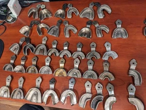 39 wassergekühlte obere und untere Zahnabformschalen zum Abdichten - Bild 1 von 24