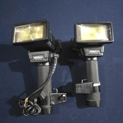 Two Vivitar 365 Zoom Thyristor Electronic Flash Units Untested - Image 1 of 4