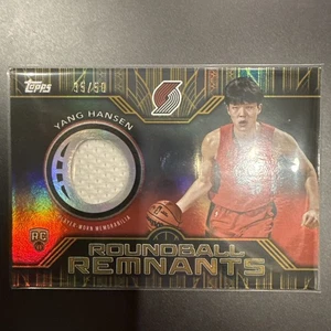 2025-26 Topps Yang Hansen Roundball Remants #RRR-YH RC Jersey Rookie Green /50 - Bild 1 von 3