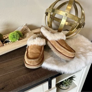 UGG Women's Slippers Heel Ribbon Bow- Tan Color Size 8 -SUPER RARE - Picture 1 of 6
