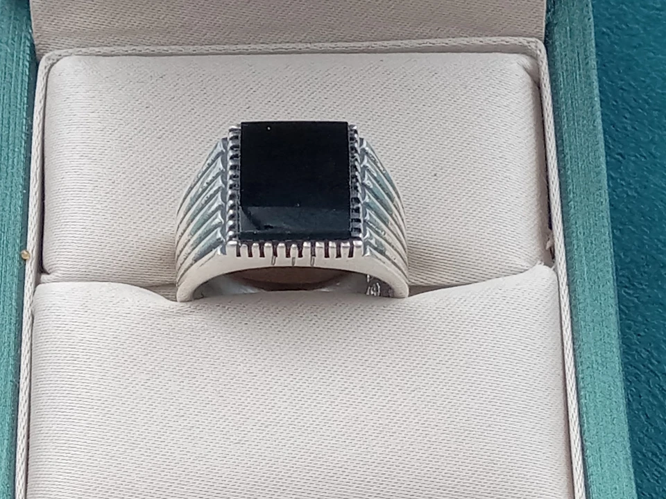 Fluted Mounting Sterling Silver Size 7.75 Ring w. Square Black Onyx Setting - Image 1 of 4