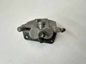 USED OEM 06-21 YAMAHA YFZ450 YFZ450R RIGHT FRONT BRAKE CALIPER & MOUNT ASSY - Bild 1 von 5