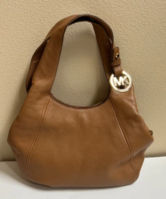 Michael Kors 水饺包 大号 棕色 卵石纹皮革 MK 标志肩带 肩包 — 第 1/4 张图片