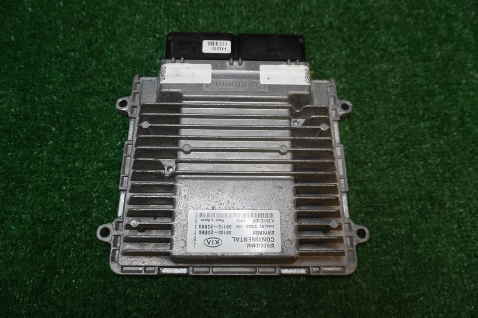 Módulo informático motor KIA SORENTO 2014 2015 OEM ECM 391032GBK0 Foto 1 de 4