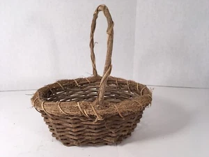 VINTAGE ANTQ PRIMITIVE HANDMADE ROUND WOVEN VINE WOOD GRASS FARM BASKET 9” X 7” - Picture 1 of 12