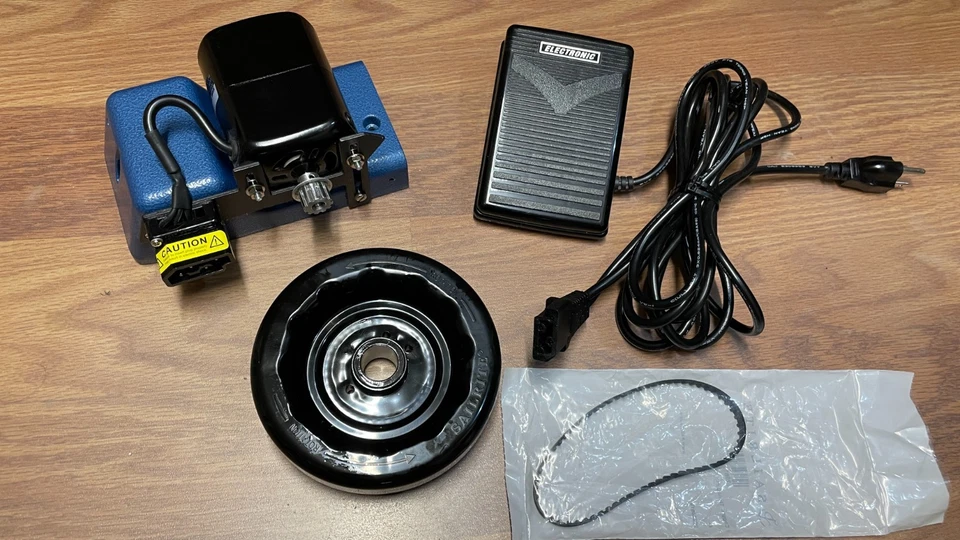 Sailrite Ultrafeed LSZ-1 - 110v Motor, Motor Base Assembly, Pedal, Wheel, Belt! - Image 1 of 4