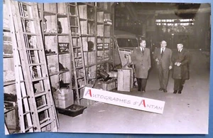 ● Foto 1972 General Pierre de BENOUVILLE Abgeordneter von Paris besucht ein Unternehmen - Bild 1 von 2