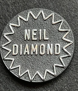 NEIL DIAMOND PLASTIC PIN BADGE - Foto 1 di 3