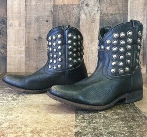 Stivaletti da cowboy Frye 76684 Wyatt neri con borchie donna 6,5 B - Foto 1 di 12