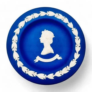 Vintage Blue Wedgwood Jasperware Queen Elizabeth II Commemorative Silver Jubilee - Picture 1 of 7