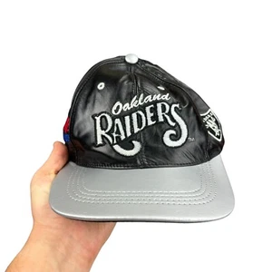 De colección 90 Equipo NFL Oakland Raiders Snapback Gorra Gorra Cuero Negro Fútbol NFL - Imagen 1 de 6