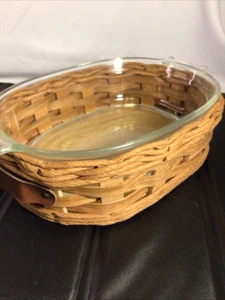VINTAGE OVAL PYREX BAKING DISH WITH ORIGINAL WOVEN SERVING BASKET - Picture 1 of 11