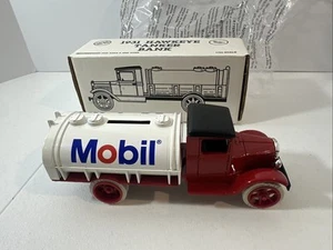 1:34 ERTL VINTAGE BANK 1931 HAWKEYE TANKER MOBIL OIL - Picture 1 of 14
