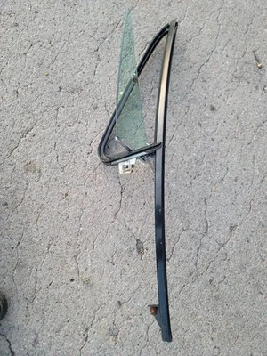 1972 1973 1974 1975 1976 1977 Dodge Pickup Vent Window Rare Tinted LH D100 D200 - Image 1 of 4