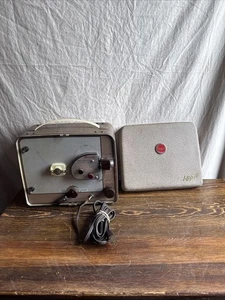 Proyector de películas Kodak Brownie 500 de colección 8 mm modelo A - PIEZAS NECESITAN PUESTA A PUNTO - Imagen 1 de 6
