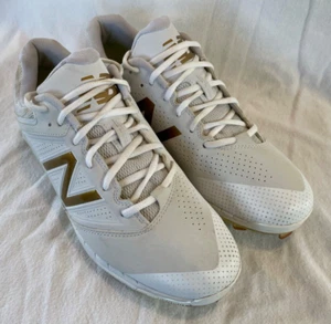 Botines de softbol lanzamiento rápido bajos dorados New Balance para mujer 11 B. Excelente estado - Imagen 1 de 13