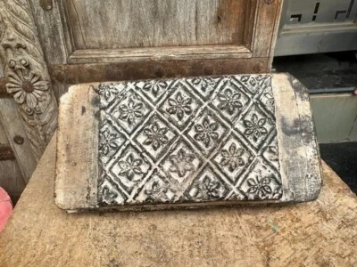 Bloque de impresión de bloques textiles florales tallados a mano de madera negra antigua de 1890 Foto 1 de 4