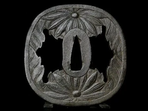 Large Openwork Tsuba with Chrysanthemum Motif Reminiscent of a Masterpiece Japan - Picture 1 of 9