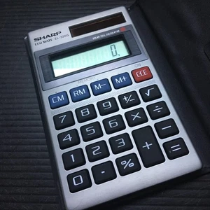 Sharp ELSI MATE EL-326G Calcolatrice a celle solari con coperchio 4,5"L x 3"W - Foto 1 di 4