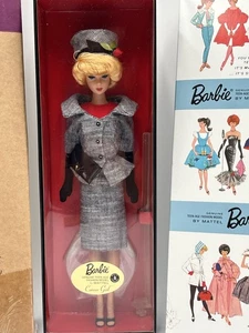 Barbie Career Girl 1963 Reproduktion J0965 2006 Gold Label NRFB mit Versender - Bild 1 von 21