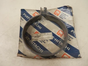 Genuine OEM New Holland 76033202 Air filter clip (Fiat/Hitachi) Free Shipping - Picture 1 of 2