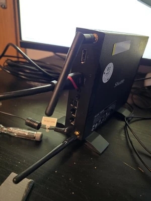 Shuttle DS67U lüfterloser Mini-PC | Intel Celeron 3855U | 4 GB RAM | 120 GB SSD - Bild 1 von 4