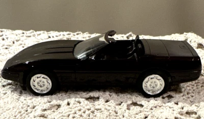 Chevrolet Corvette 1992 convertible AMT ERTL NEGRO ROSA METÁLICO #6577 modelo de coche Foto 1 de 4