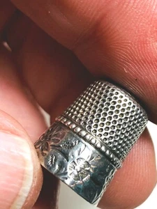 Vintage Sterling Thimble (GOLDSMITH STERN)  ID. Number 114 - Picture 1 of 4