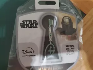 Star Wars The Mandalorian Disney Store The Child Grogu Baby Yoda Key Pin NEU - Bild 1 von 4