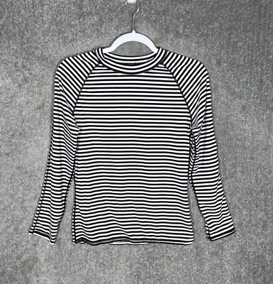 Top protector contra erupciones Old Navy para mujer talla mediana blanco negro a rayas manga larga Foto 1 de 4