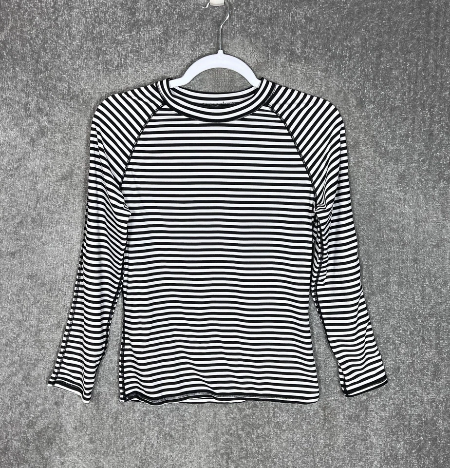 Top protector contra erupciones Old Navy para mujer talla mediana blanco negro a rayas manga larga Foto 1 de 4