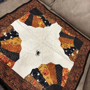 Gesteppte Tisch Couch Topper Quadrat Halloween Kürbisse & Spinnennetz Vintage Selbstgemacht - Bild 1 von 13
