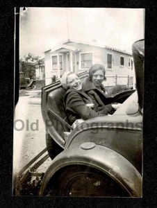 2 HAPPY LADIES CAR RUMMBLE SEAT DICKY/MOTHER-IN-LAW SEAT OLD/VINTAGE PHOTO- G585 - Picture 1 of 1