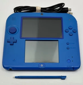 Consola portátil Nintendo 2DS eléctrica azul 2 con cable de carga y lápiz óptico - Imagen 1 de 7